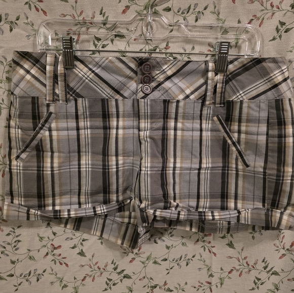 Denim and Plaid Women's Shorts Collection - Picture 8 of 16